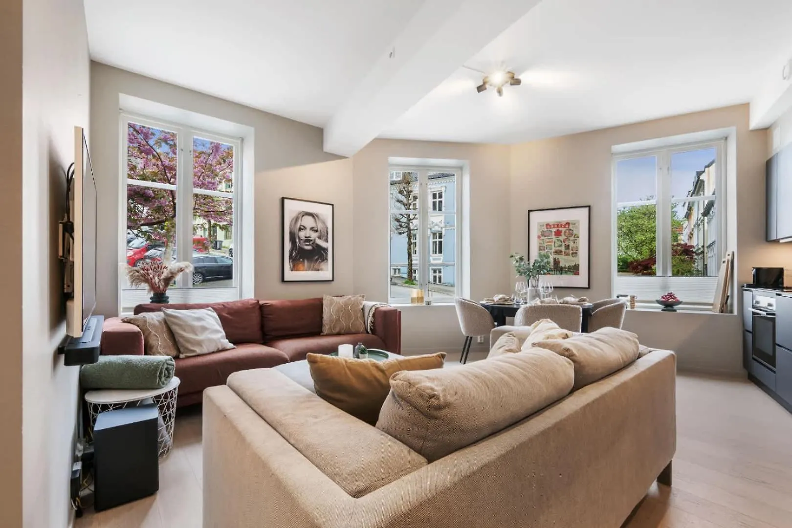 Heimby - 3 Bedroom - Live Stylish In Center contacts